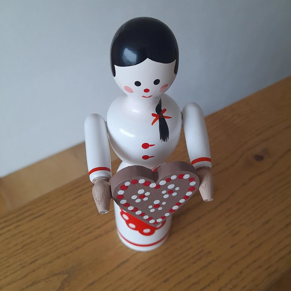 Dřevěná panenka: Perníkářka