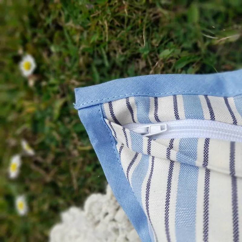 Polštářek - sv. modrý (pruhy velké)