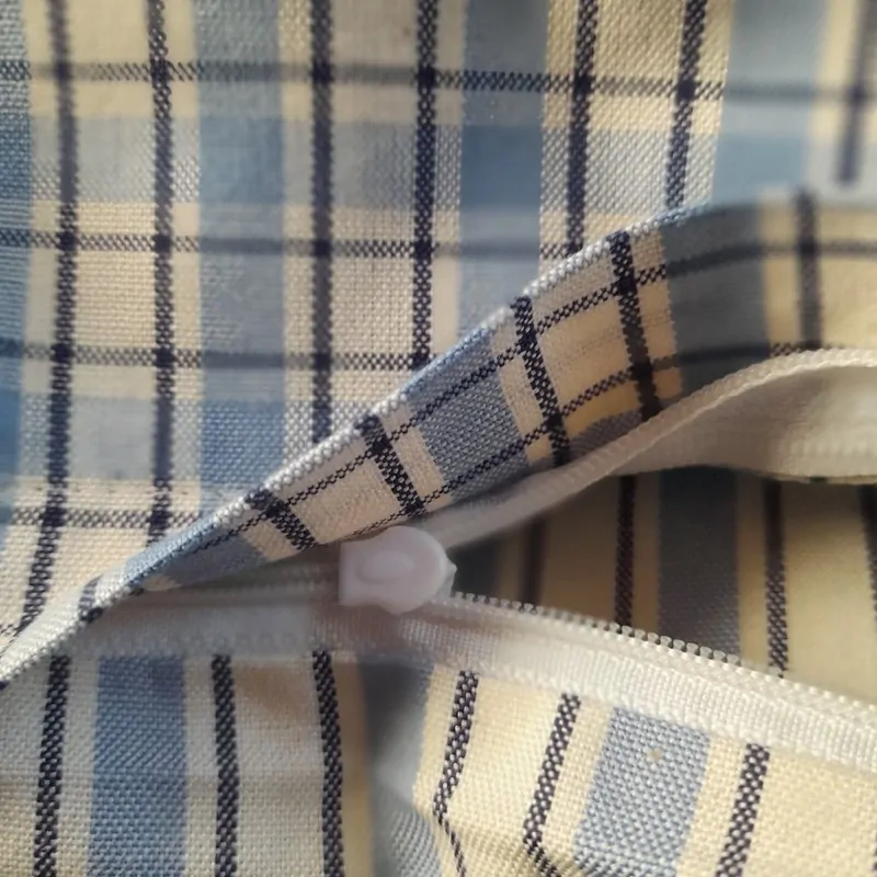 Polštářek obšitý krajkou - sv. modrý (kostky velké)