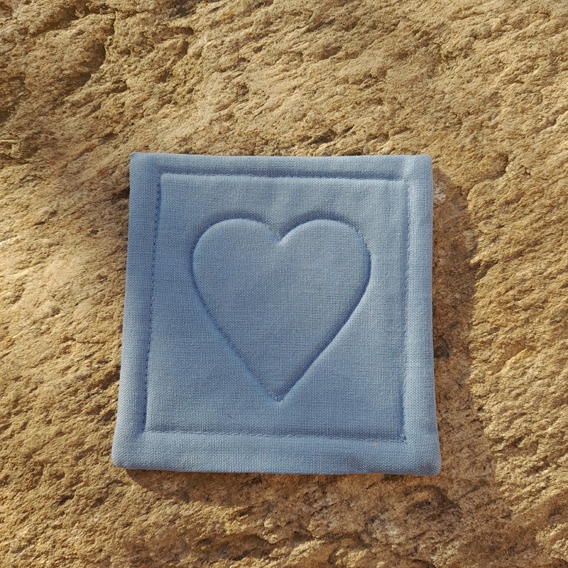Podložka se srdíčkem - světle modrá