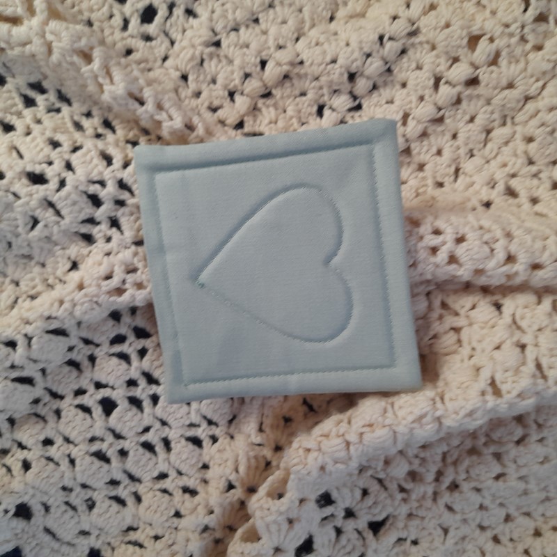 Podložka se srdíčkem - starozelená