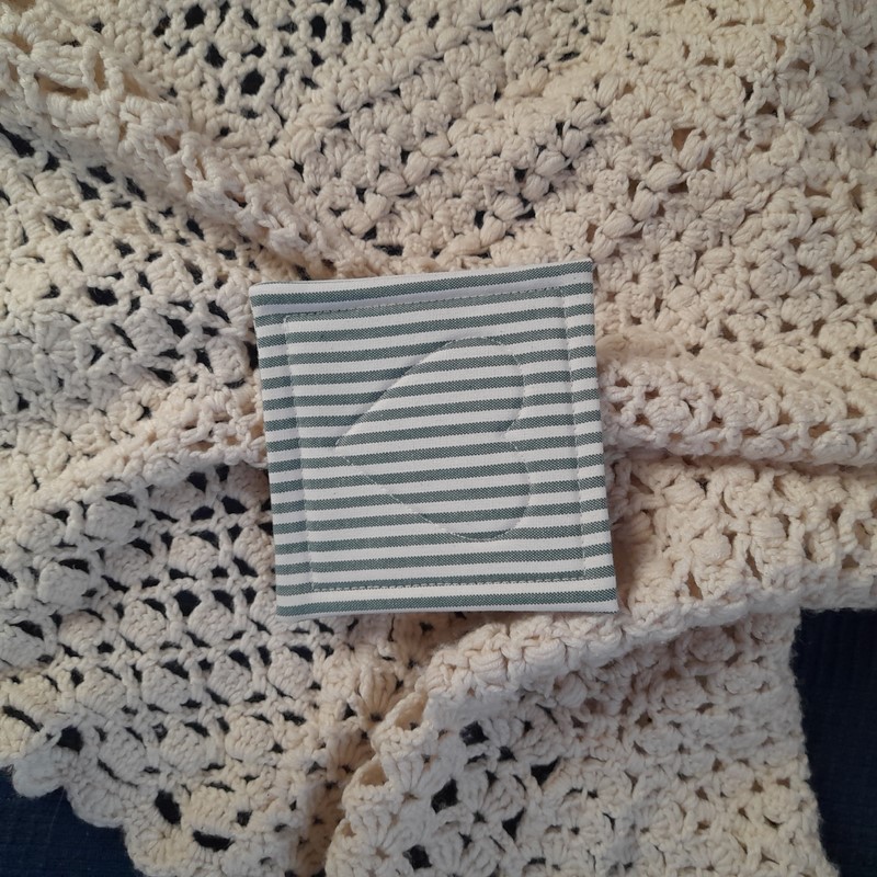 Podložka se srdíčkem - tmavě zelená