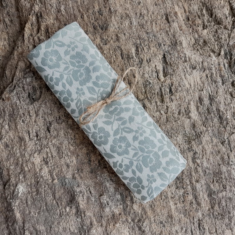 Utěrka starozelená s tmavými květinami