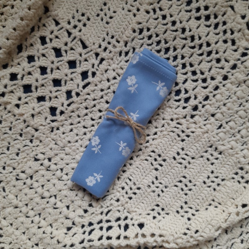 Utěrka sv. modrá se světlými květinami