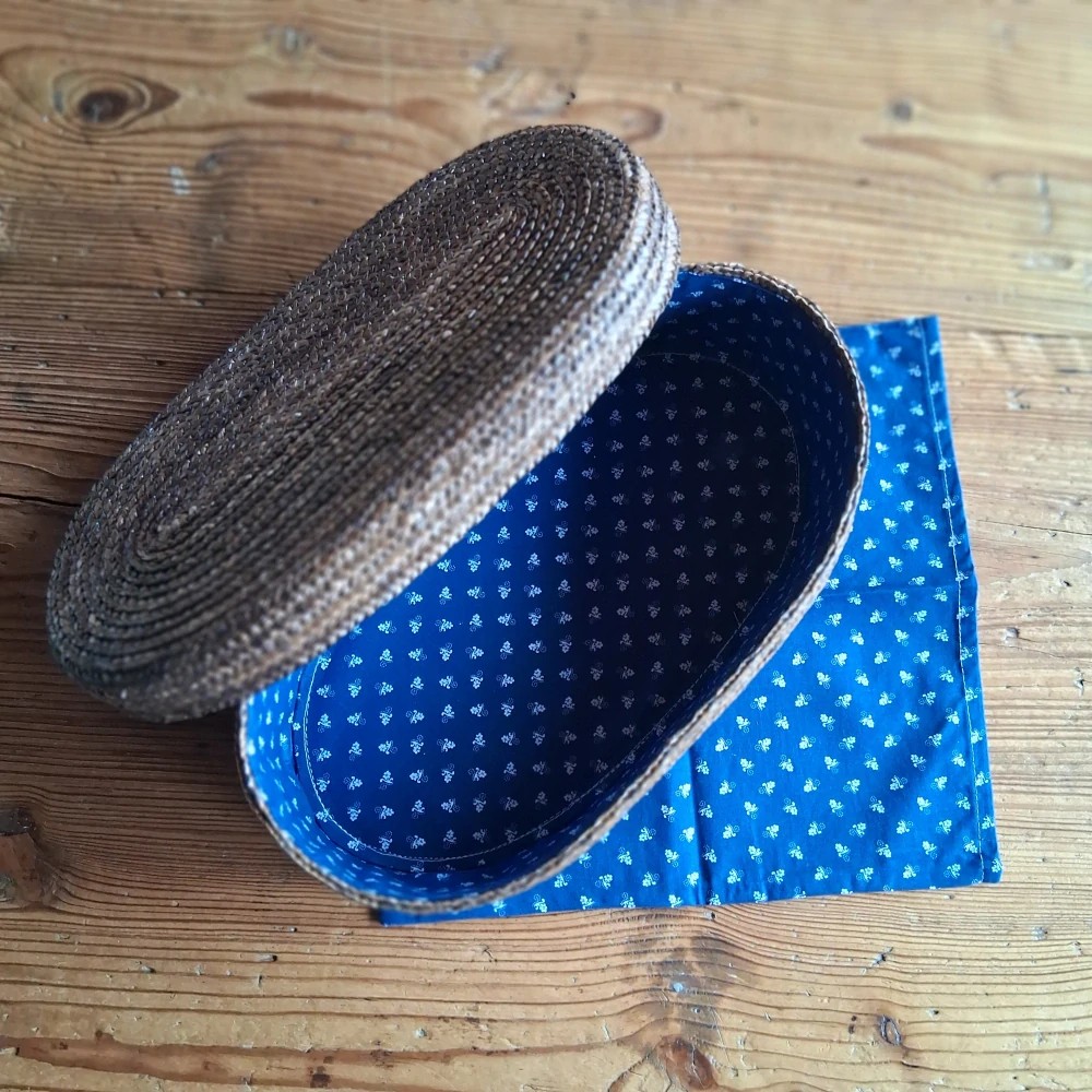 Chlebník oválný tmavý